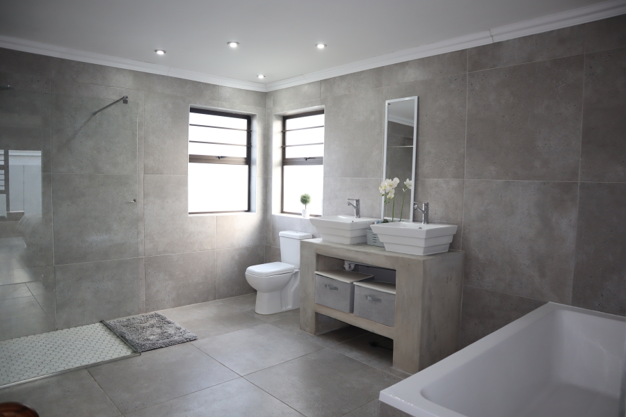 4 Bedroom Property for Sale in Fountains Estate Eastern Cape